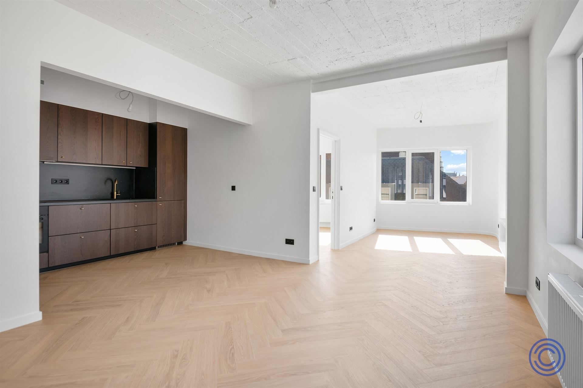 Gerenoveerd 2-slpk appartement op TOP locatie! foto 2