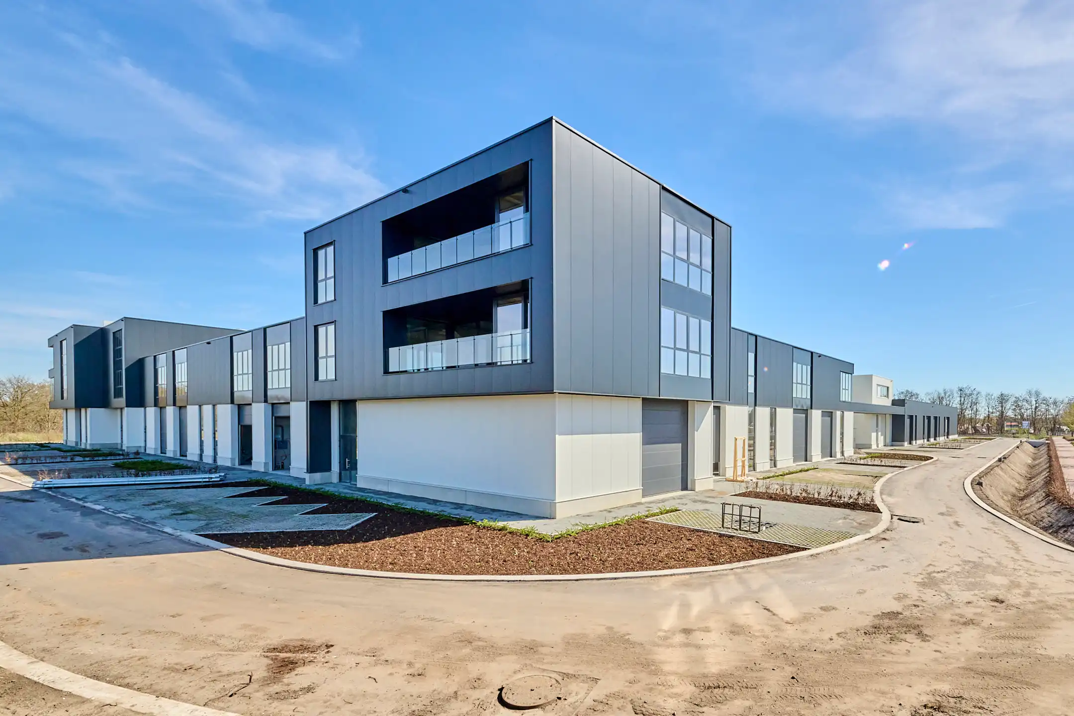 KMO-unit 10 | Bedrijvenpark Kompellaan foto {{pictureIndex}}