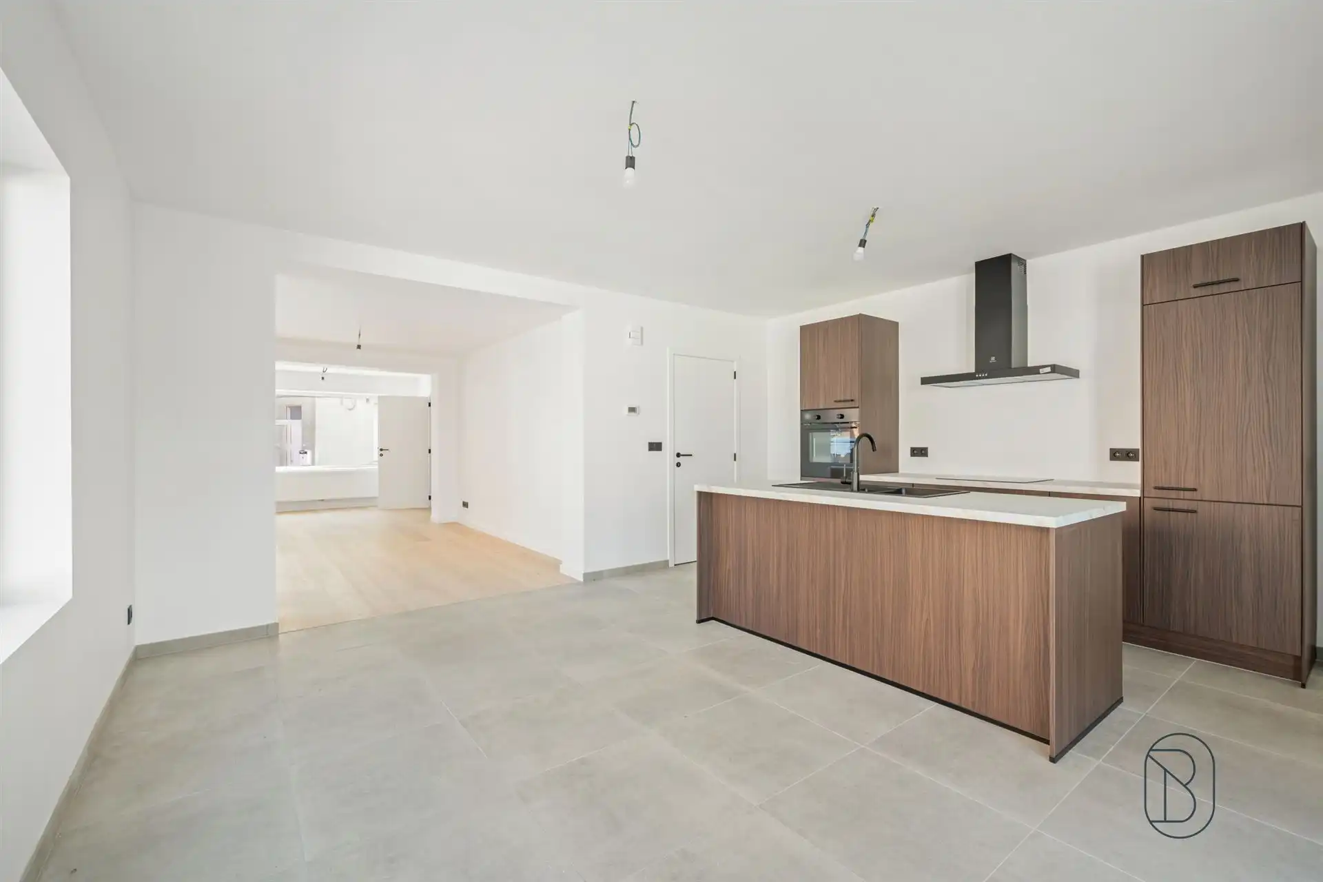 Charmant gerenoveerde woning met grote aangename tuin en handige oprit. foto 10