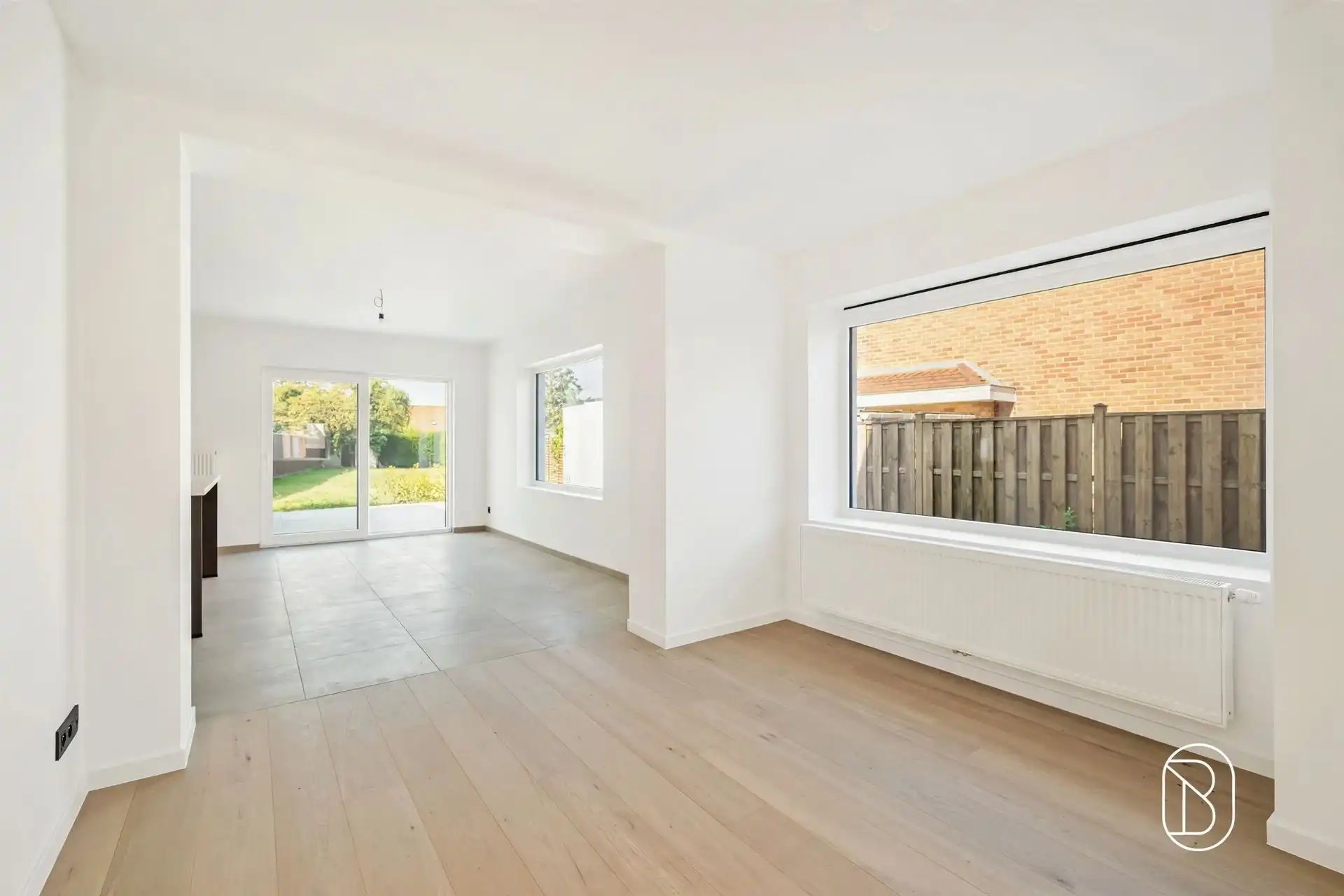 Charmant gerenoveerde woning met grote aangename tuin en handige oprit. foto 7