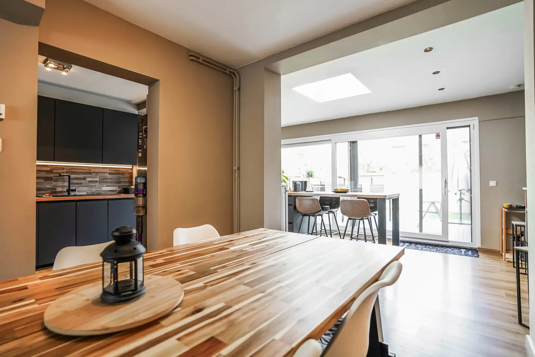 Mooi gerenoveerde & instapklare 3-gevel woning te Londerzeel foto 8