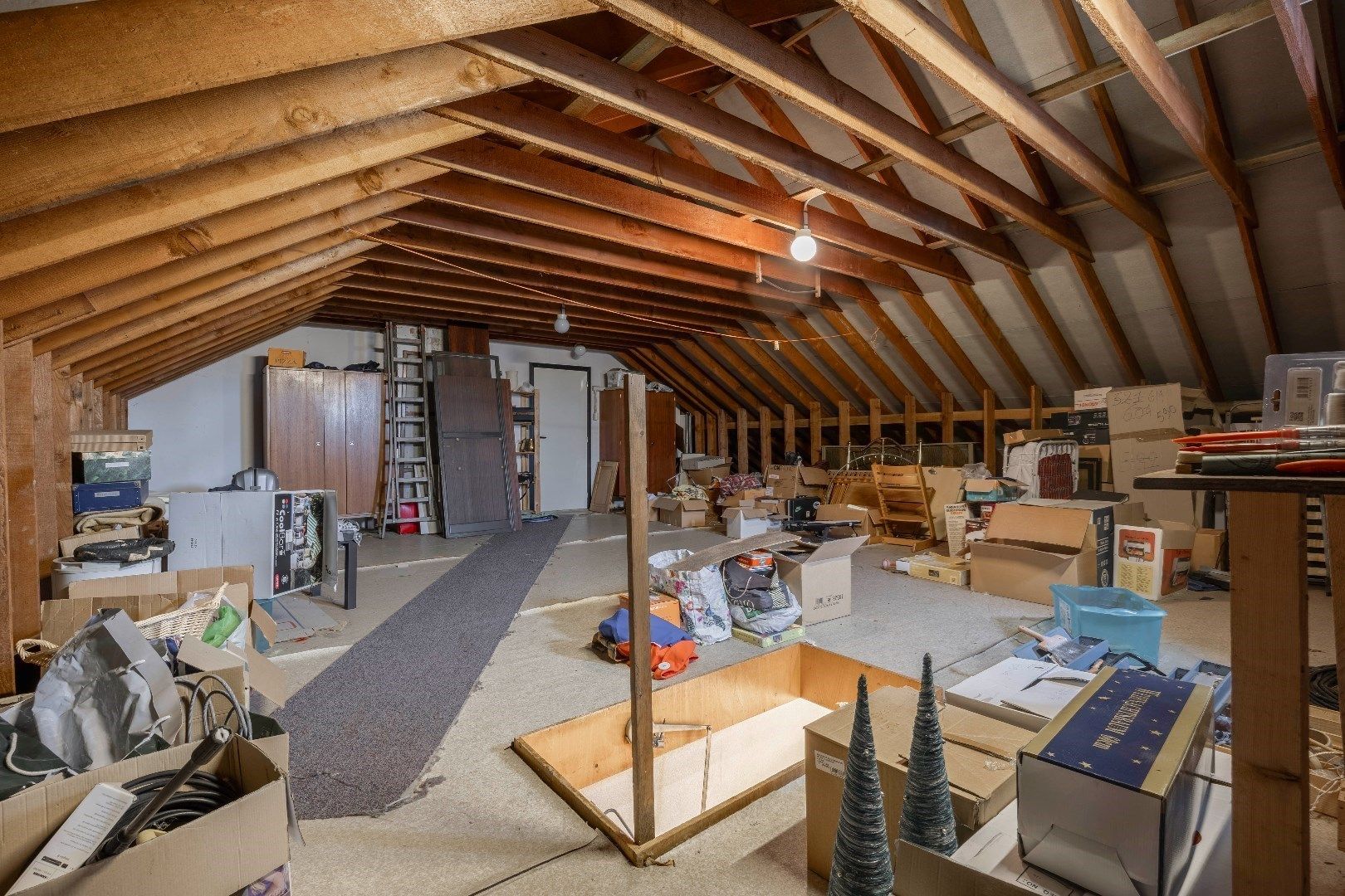 Villa met potentieel in een rustige residentiële wijk foto 14