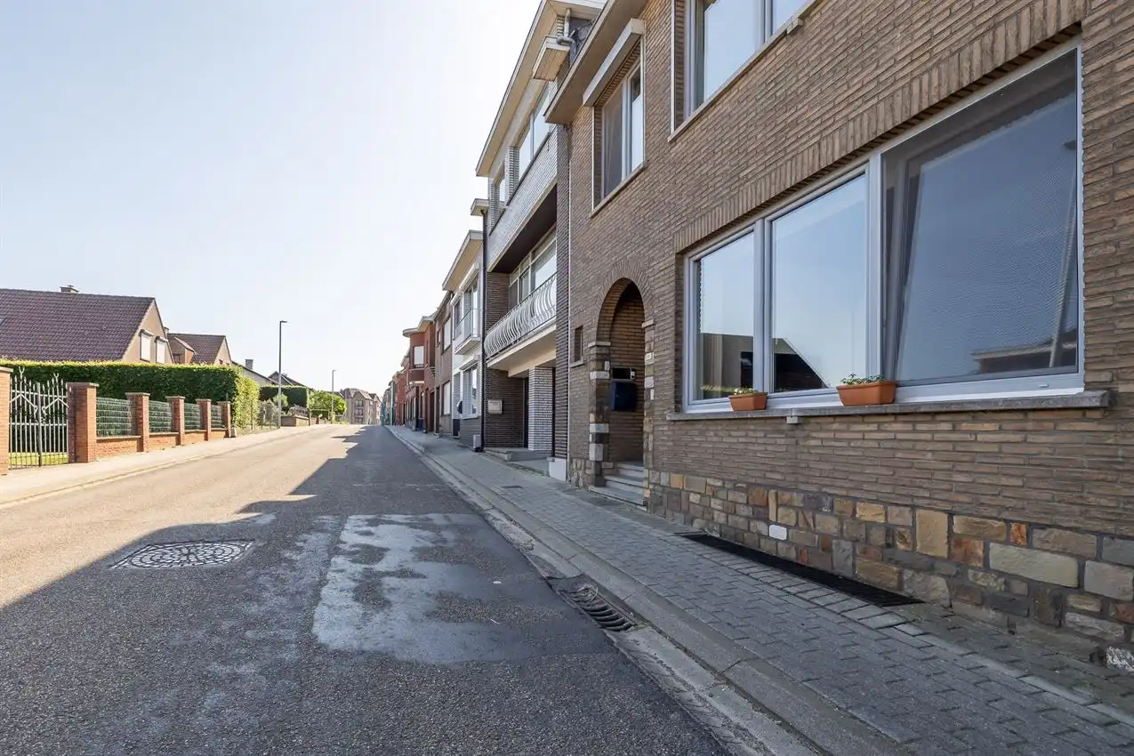 Ruime retrowoning met EPC C,  zuidtuin en achterliggende toegang. foto 32