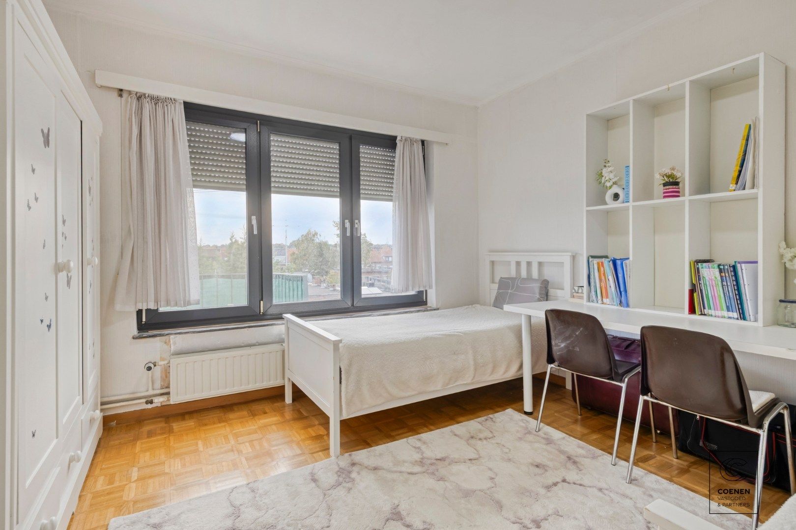 Ruim appartement van 104 m² met drie slaapkamers op centrale ligging te Merksem! foto 8