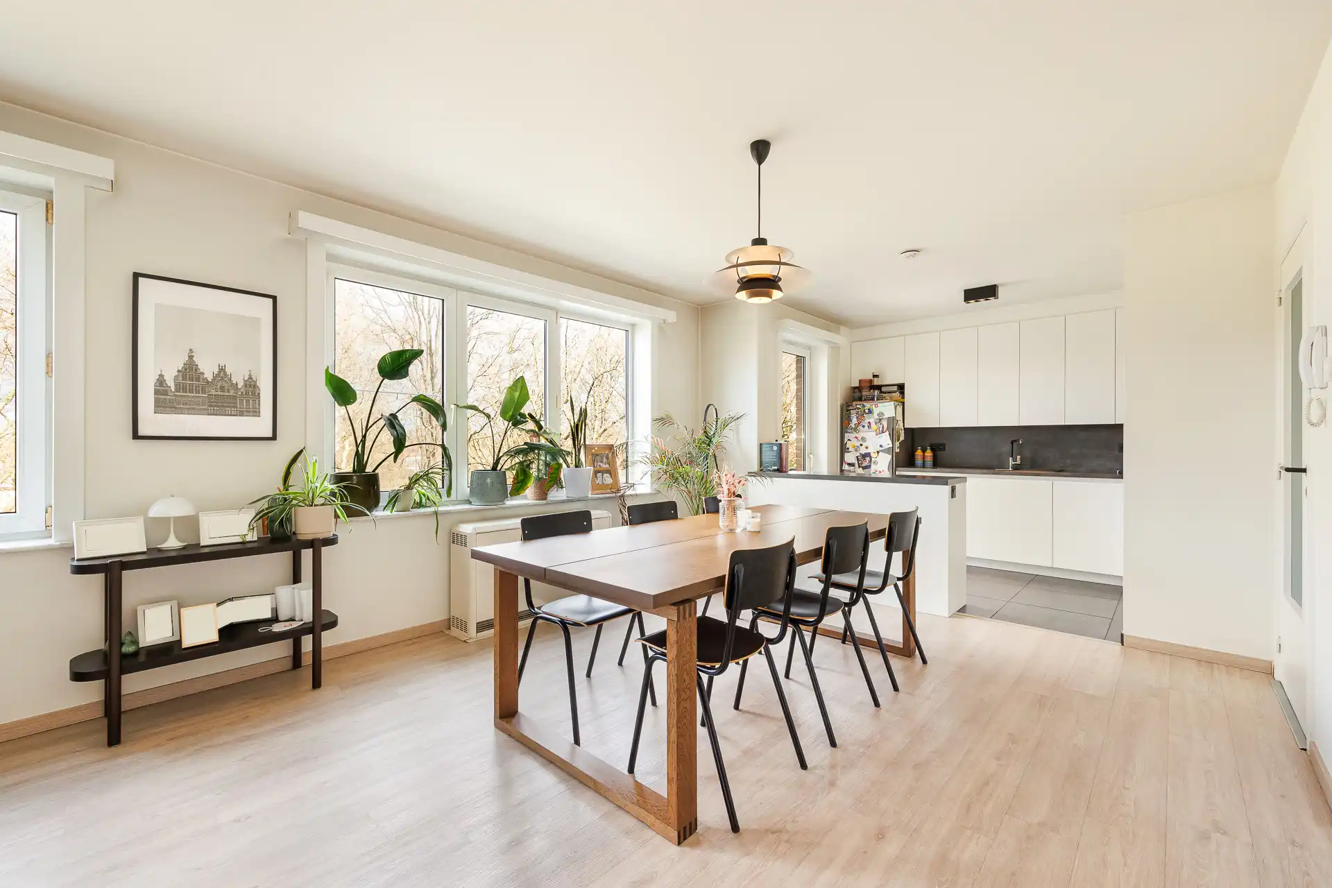 Lichtrijk instapklaar appartement met 2 slpk's en parking foto 5