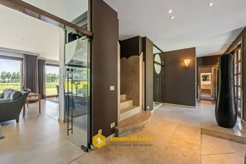 UNIEKE VILLA MET WEILAND EN PAARDENSTALLEN OP EEN TOPLOCATIE TE KOOP IN MENDONK (GENT) foto 4