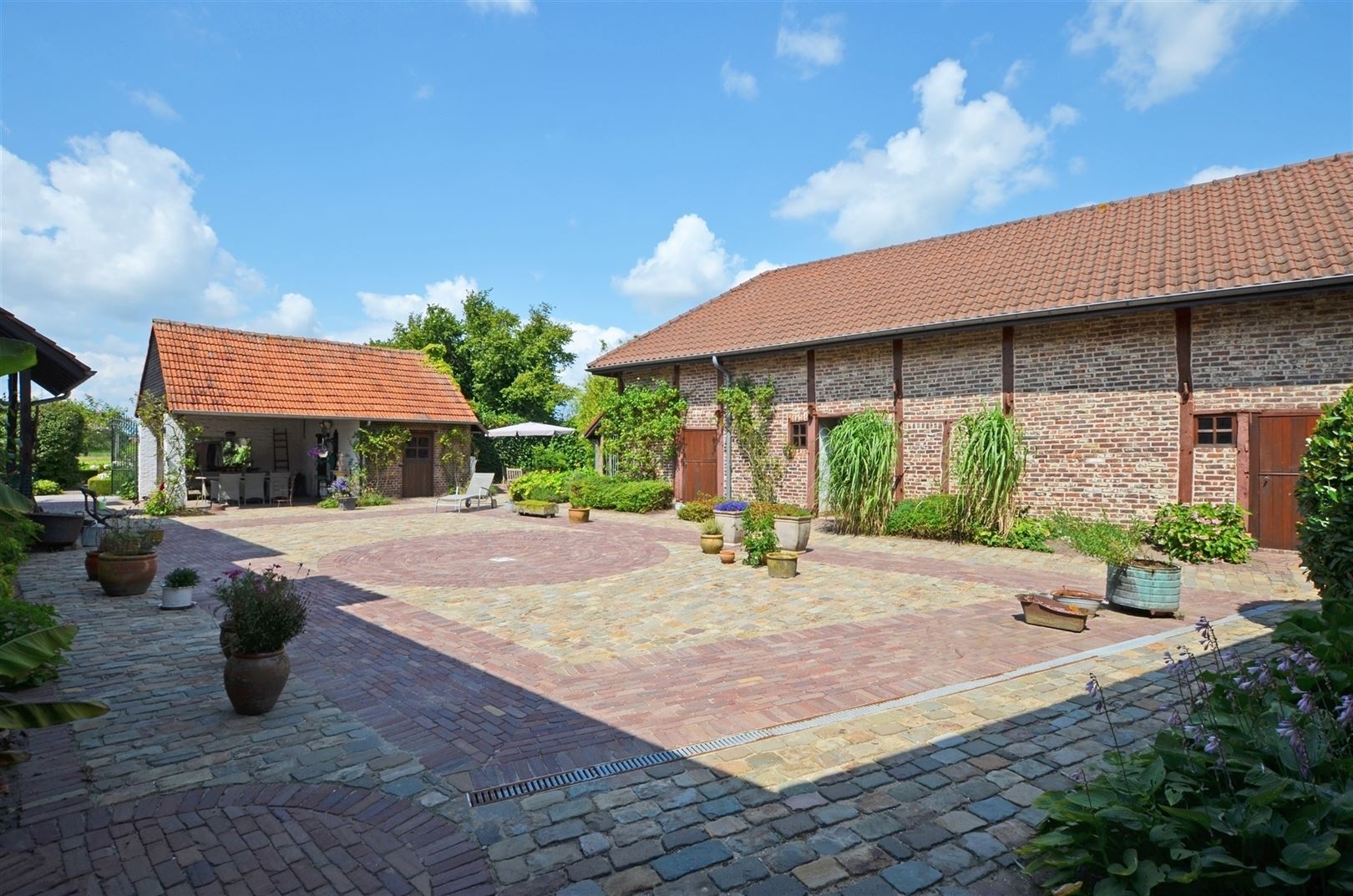 Landelijk gelegen vierkantshoeve op ±1.4Ha foto 6