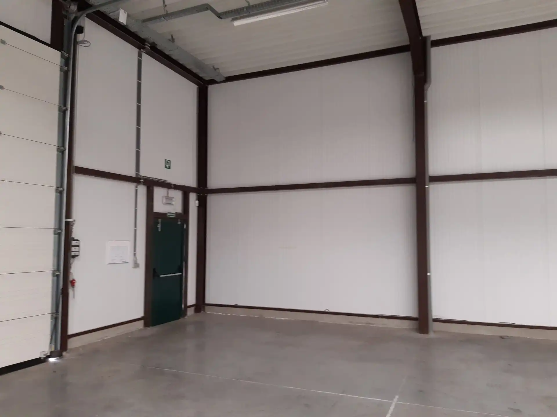 Bedrijfsunit van 575 m² te huur in Sint-Truiden. foto 10