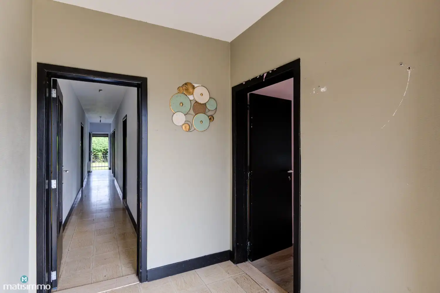RUIME, GELIJKVLOERSE WONING (VOLLEDIG ONDERKELDERD), MET GARAGE EN TUIN NABIJ CENTRUM GENK foto 5