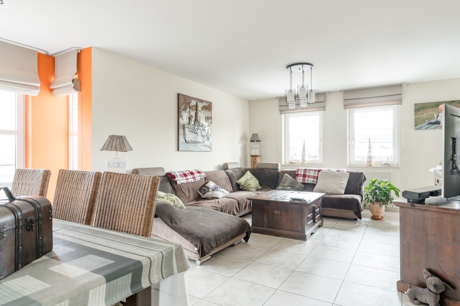 Ruim duplex appartement met 3 slaapkamers, staanplaats en berging te Pelt foto 3