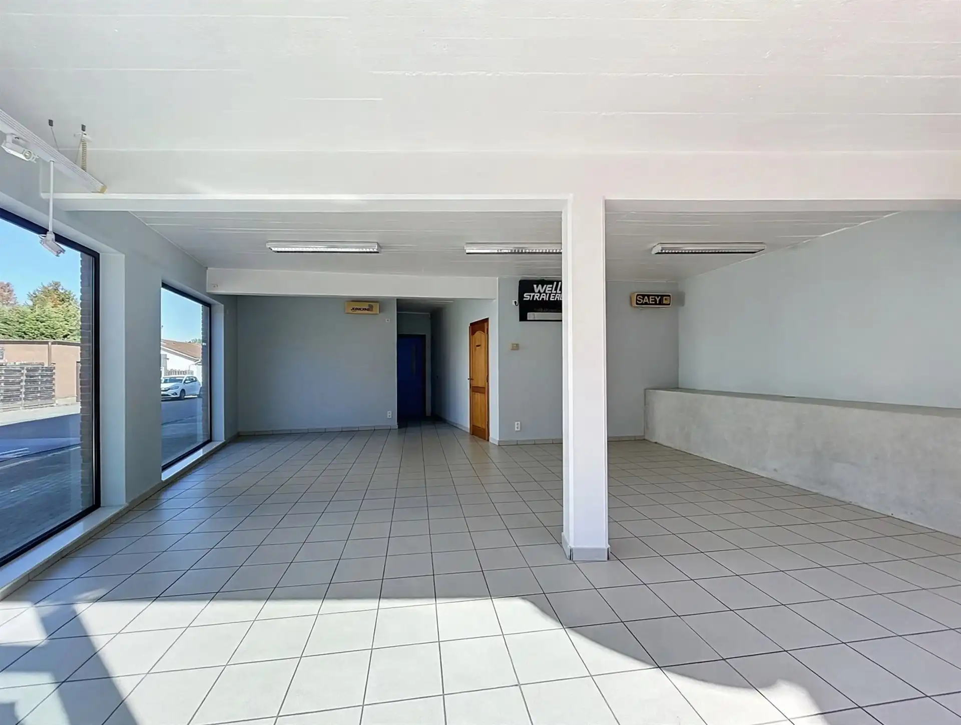 Gezinswoning met handelsruimte en  dubbele garage op toplocatie foto 21