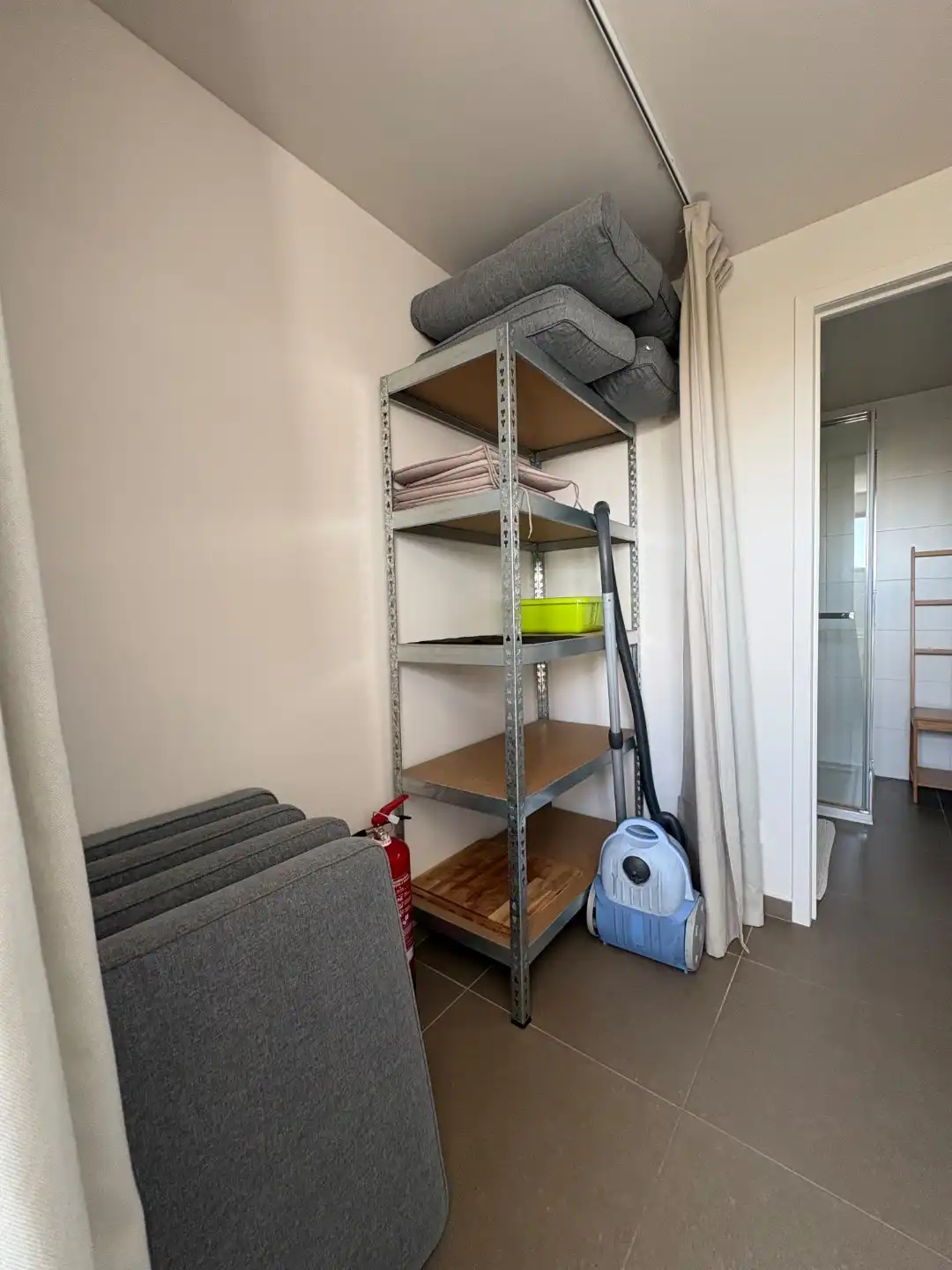 Te koop: hip en lichtrijk vakantiehuis in groen en rustig domein foto 16