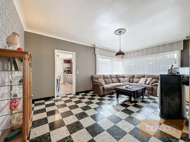 Halfopen bebouwing in rustige, doodlopende straat foto 5