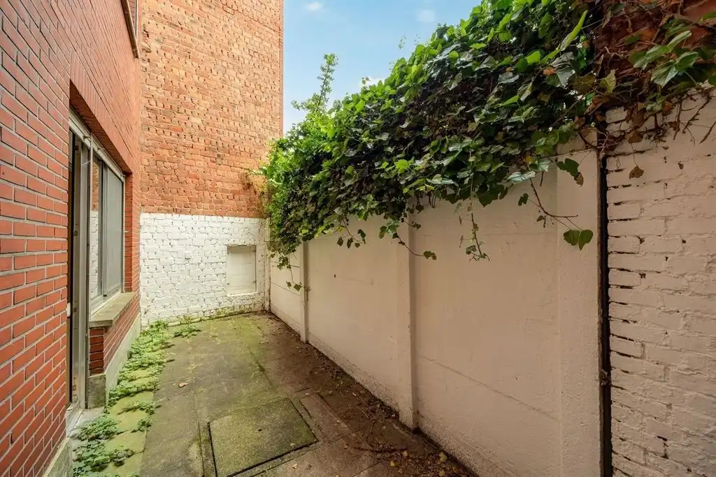 Instapklaar gelijkvloersappartement met stadskoer foto 8
