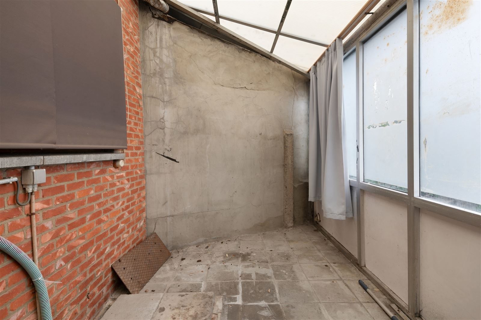 Handelswoning met appartement, garage en parkeerplaats foto 10