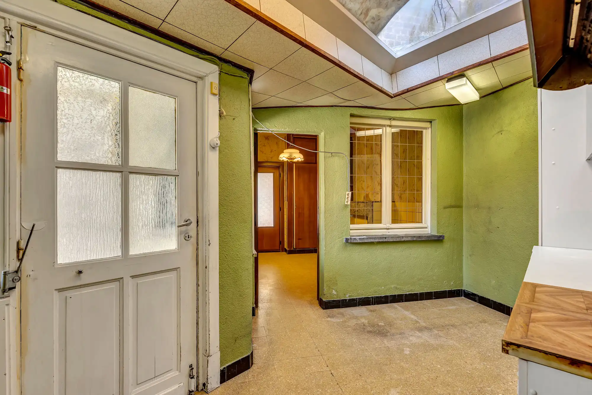 Te renoveren woning met garage foto 13