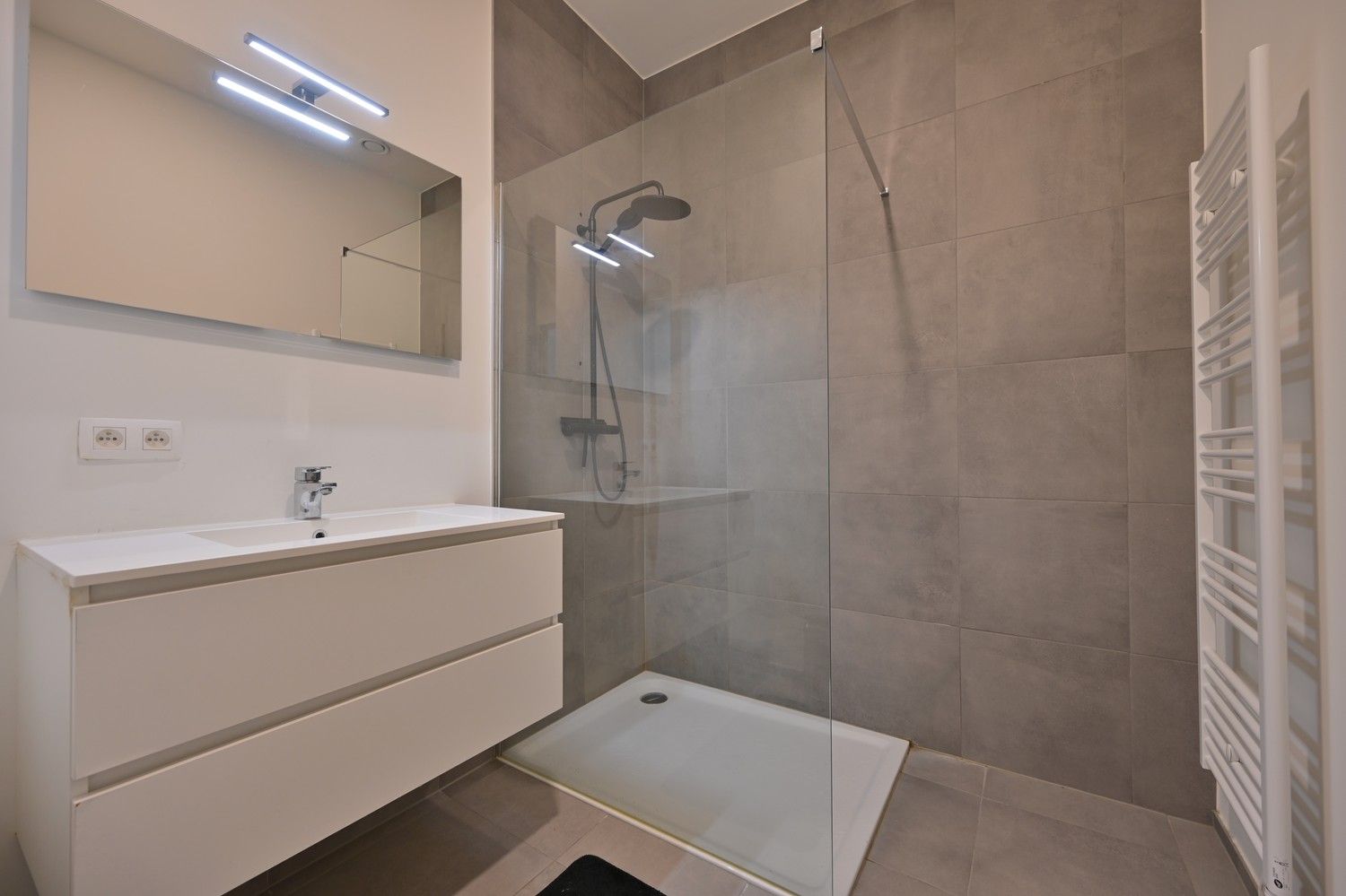 Gelijkvloers appartement met 2 slaapkamers en privétuin in het centrum van Lanaken. foto 17