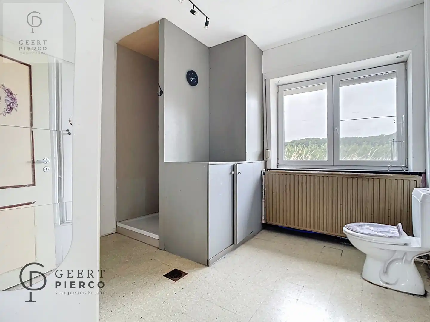 Authentiek stationspand in het landelijk Velm. foto 11