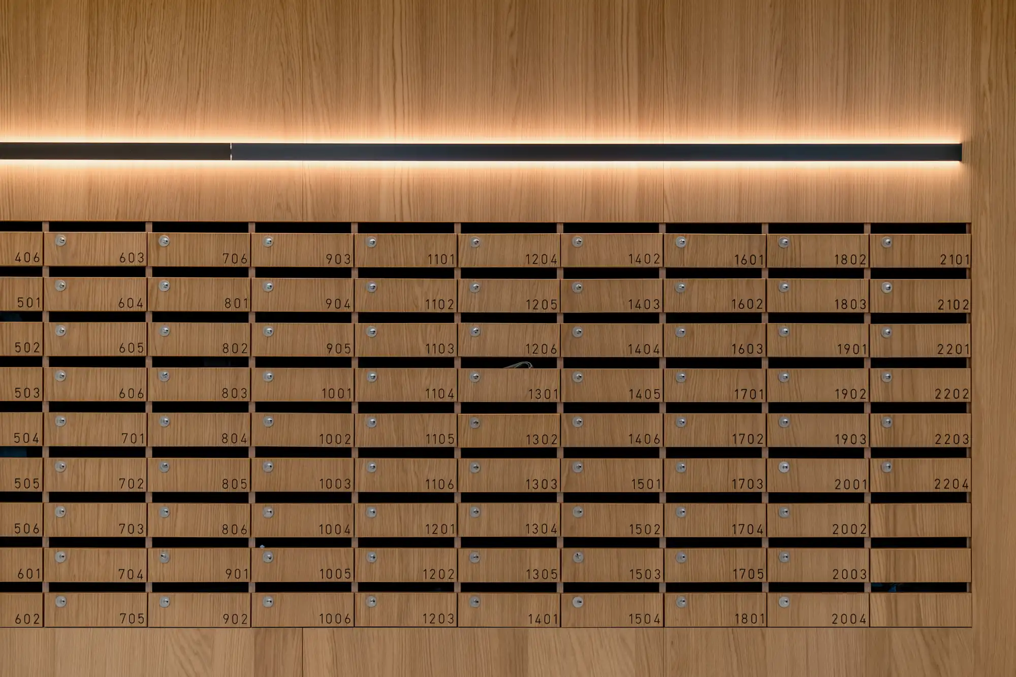 Max Dudler: uitgepuurde lijnen en Zwitserse precisie in een hoekappartement aan de Scheldekaaien. foto 18