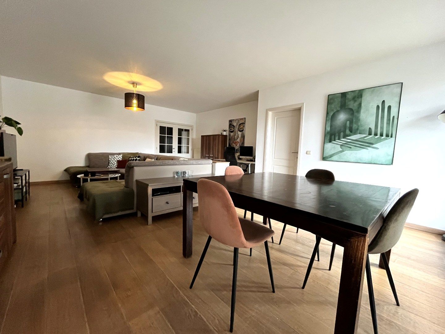 Riant 3 slpk-appartement met 2 terrassen en een garagebox foto 2