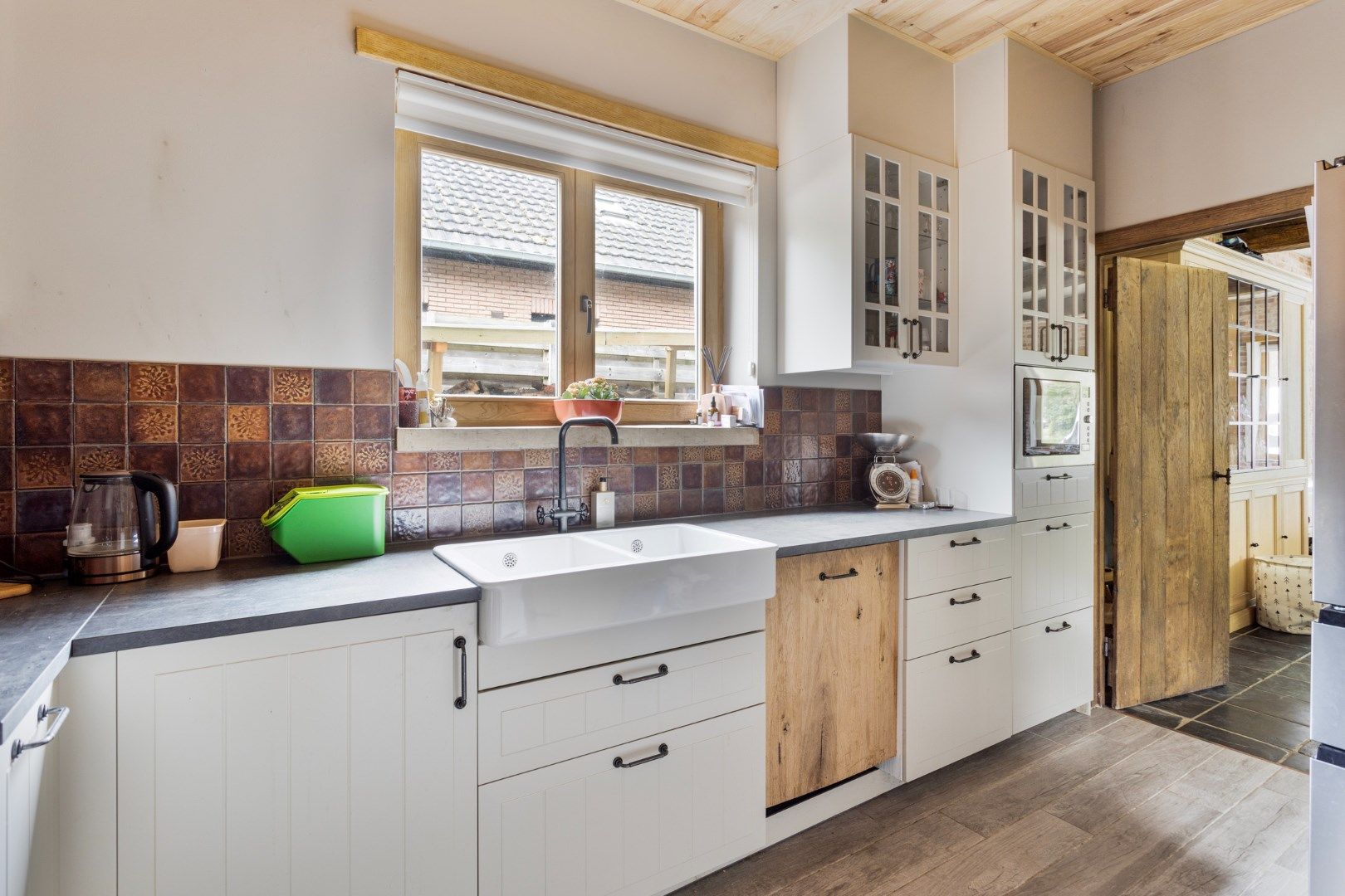 Gerenoveerde karaktervolle woning met 4 / 6 slpks op 1.990 m² in bosrijk gebied ! foto 14