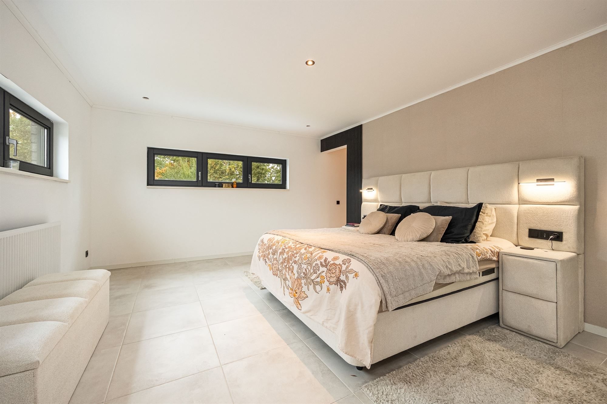 Ruime moderne woning met royale tuin  foto 12