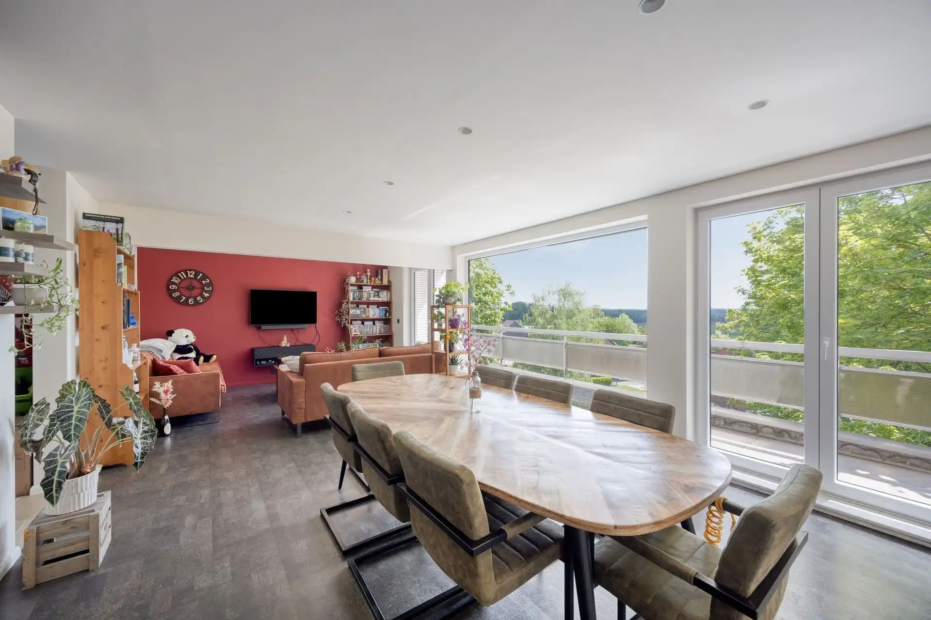 Zeer ruim, instapklaar appartement op een goede locatie foto {{pictureIndex}}