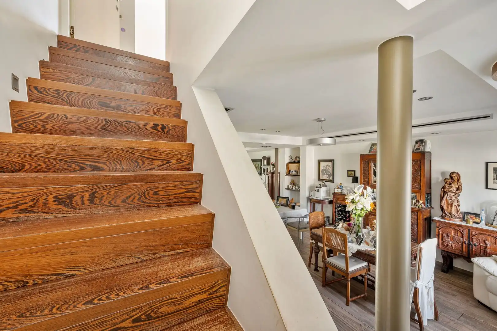 Gebouw waar het gezellige restaurant "De Vondel" is ondergebracht met woonst en voldoende parking op eigen terrein foto 22