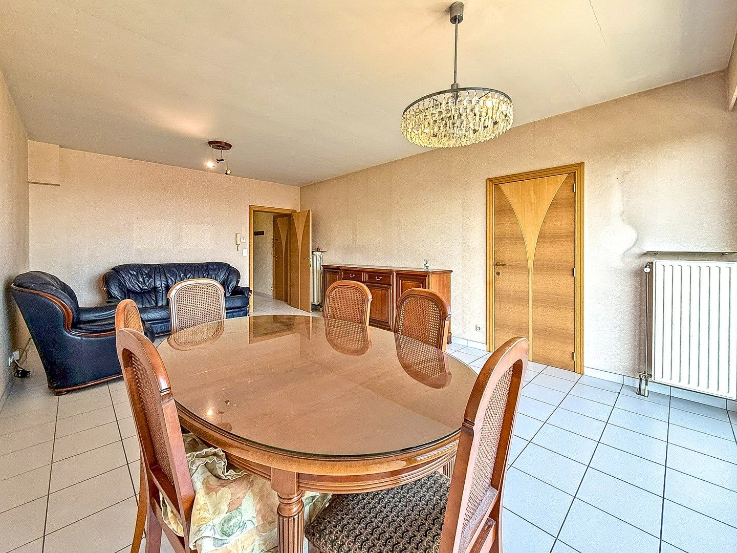 Instapklaar 2-slaapkamer appartement in centrum Diksmuide! foto 3