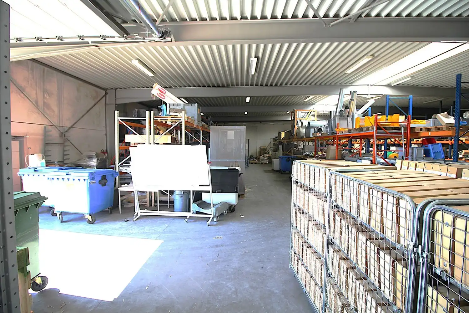bedrijfsgebouw | 960m² showroom, kantoren en 840m² magazijnruimte. foto 18