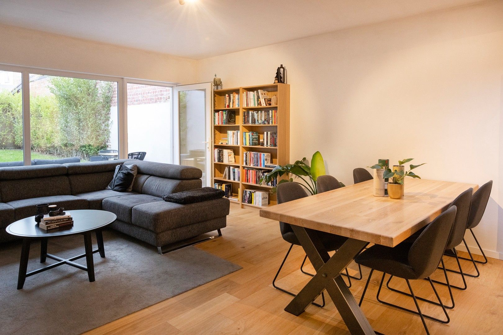 Zeer goed gelegen gerenoveerde woning met tuin. foto 3