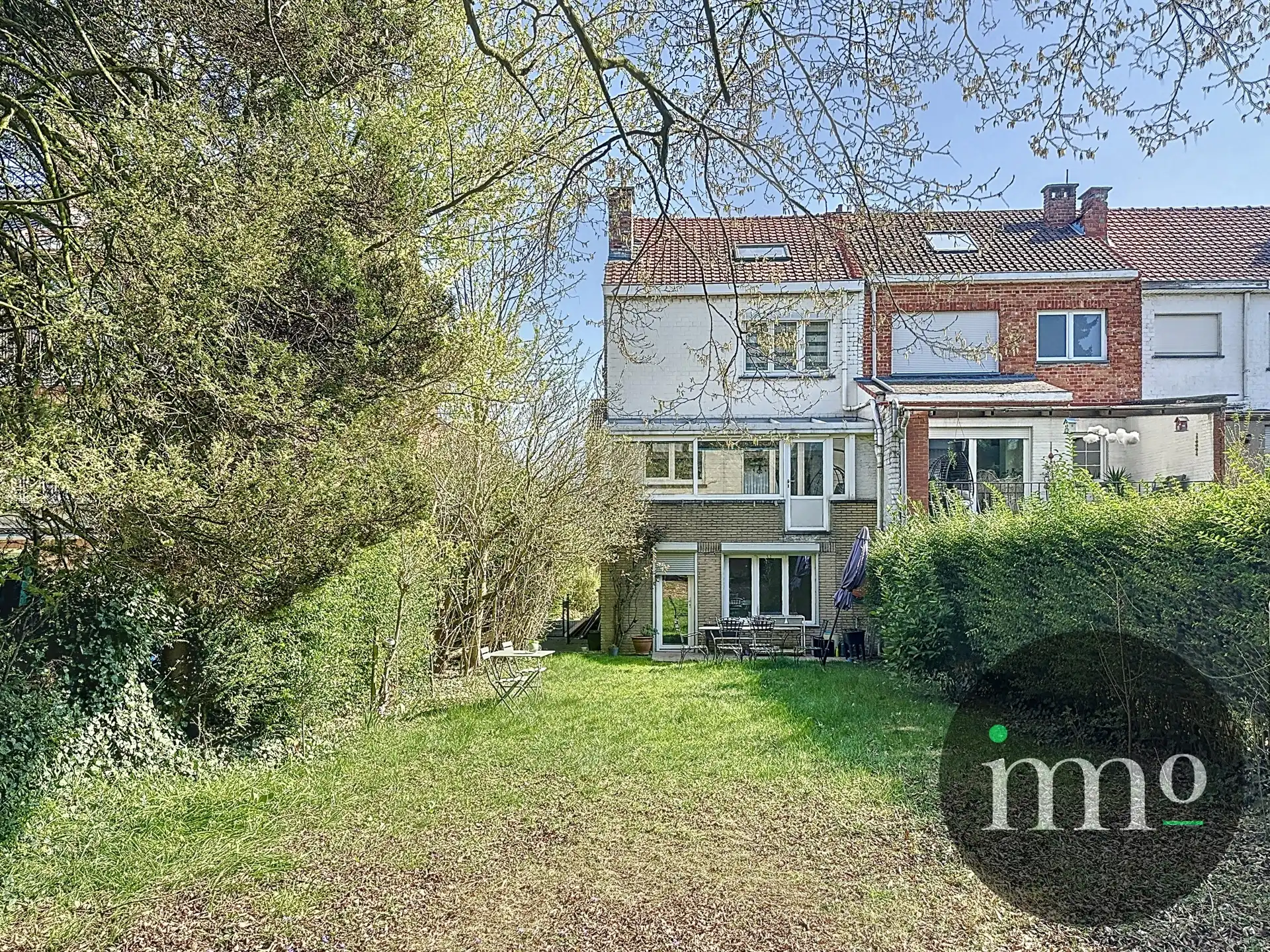 RUIME DRIEGEVELWONING MET 5 SLAAPKAMERS EN TUIN foto 2