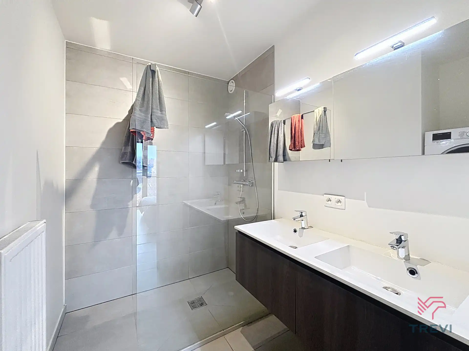 Mooie 2-slaapkamer ONMEUBILEERD appartement foto 12