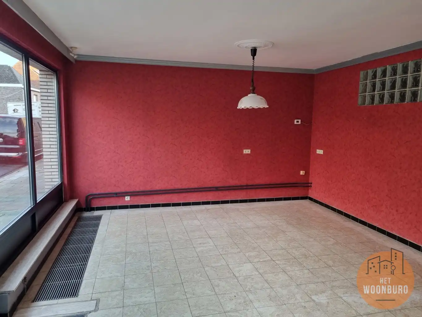 Handelsgelijkvloers  met polyvalente ruimte en bureel foto 3