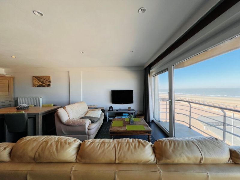 Luxueus appartement met 3 kamers en frontaal zeezicht foto 4