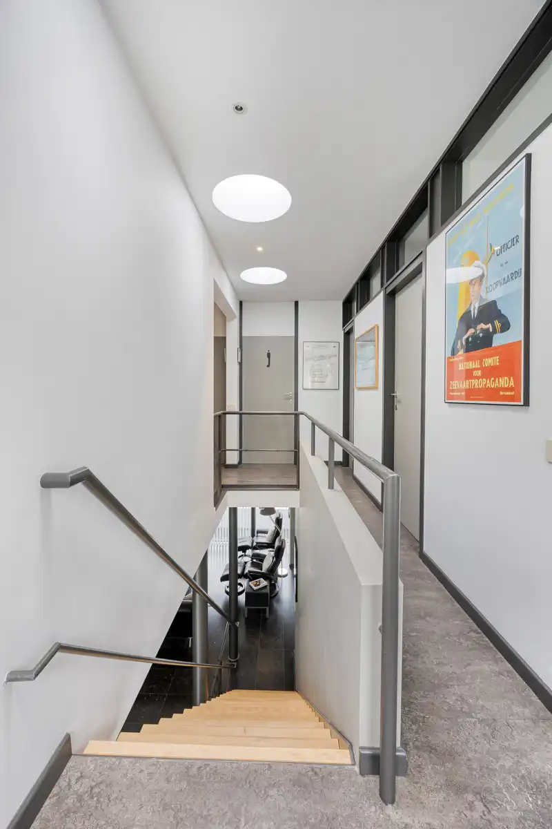 Karaktervolle architectenwoning op toplocatie: Zonnig terras, kamerhoge ramen en EPC B foto 35