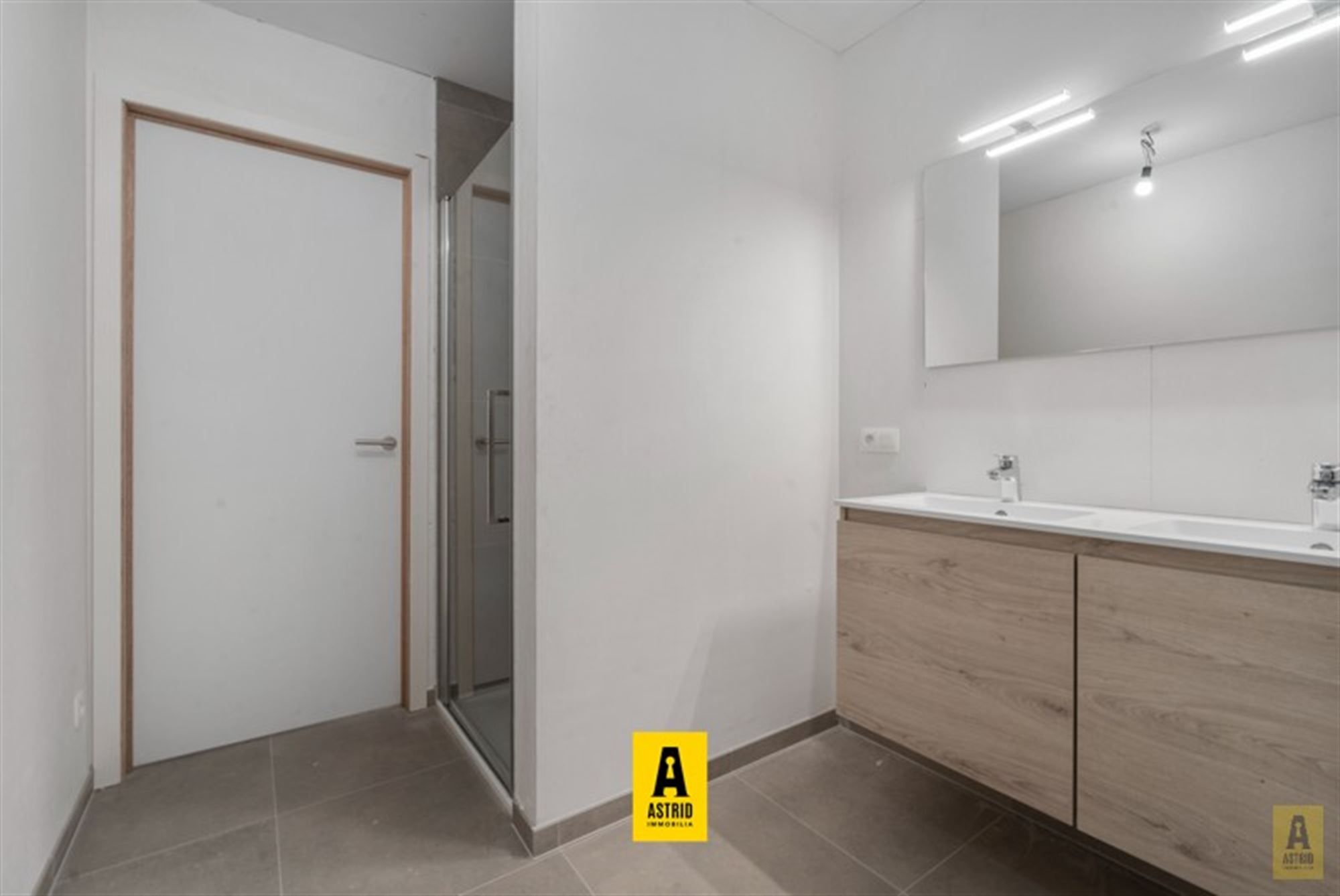 Ruim en zonnig nieuw appartement met mooie terrassen vlakbij zee! foto 11