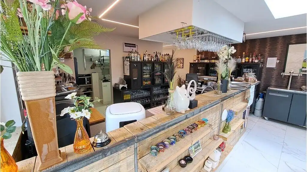 Overname instapklaar eetcafe - tearoom met 2 terrassen in Nieuwpoort foto 4