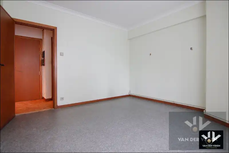 Op te frissen, lichtrijk appartement op toplocatie in bruisend Hasselt foto 8