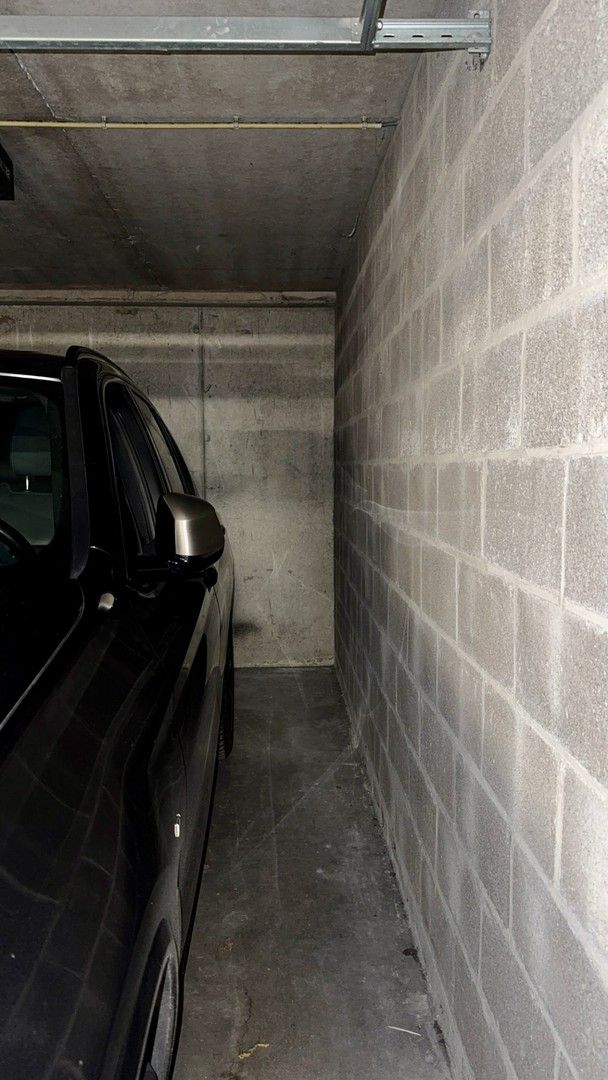 Garagebox te huur, goed gelegen in de Kustlaan nabij de winkels. foto 4