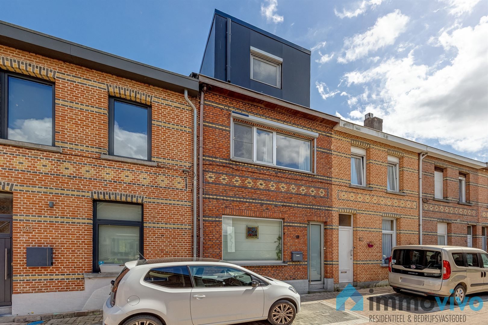 Lichtrijke woning met aangename tuin en garage met oprit foto 22
