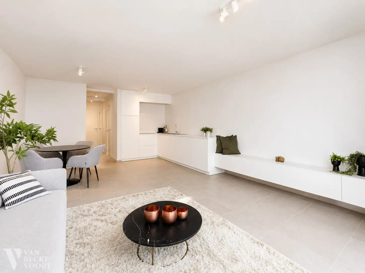 Verfijnd heringericht appartement met zicht op zee foto 2
