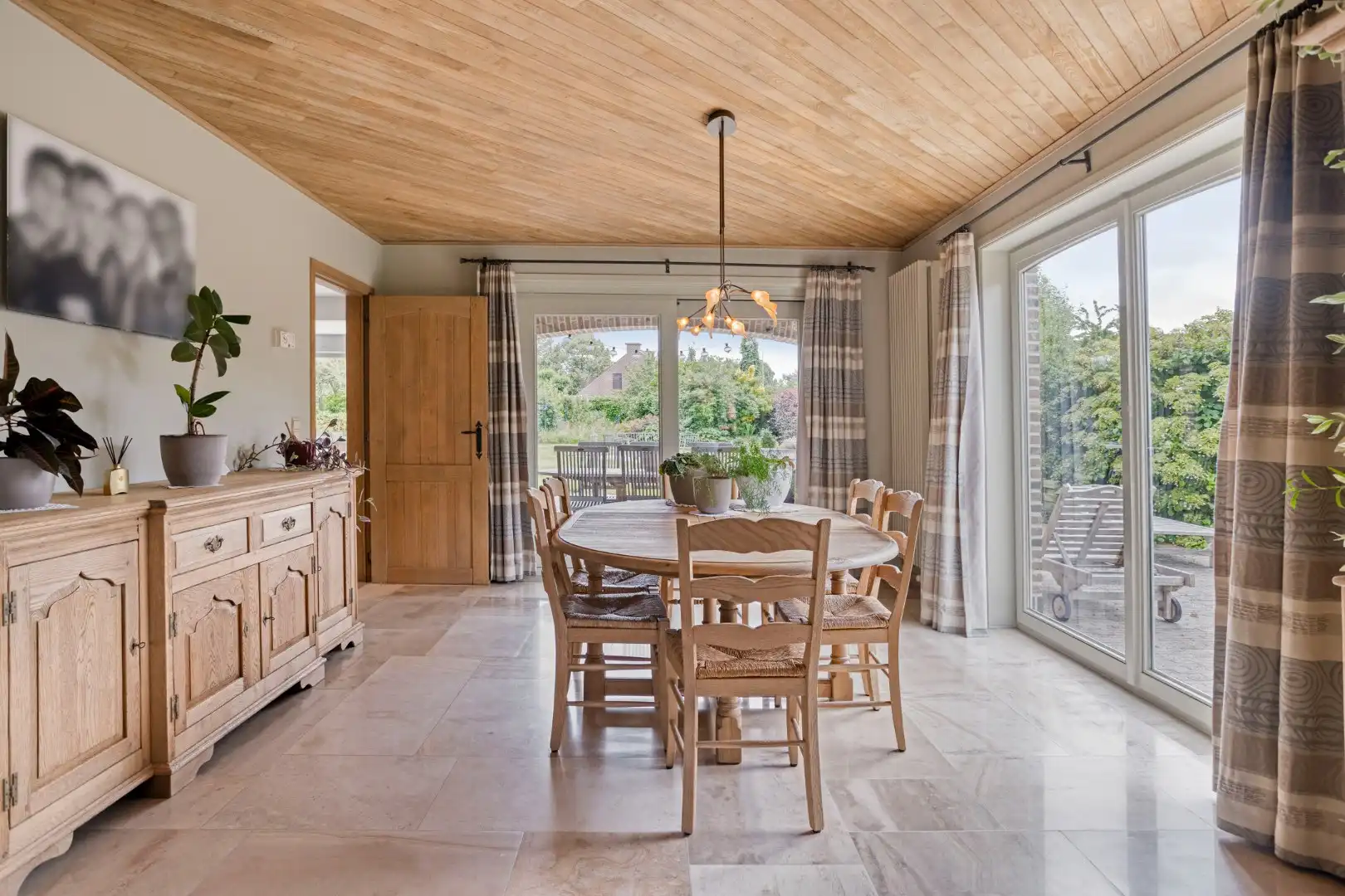 Prachtige, uiterst verzorgde villa met oogverblindende tuin op 903 m2! foto 11
