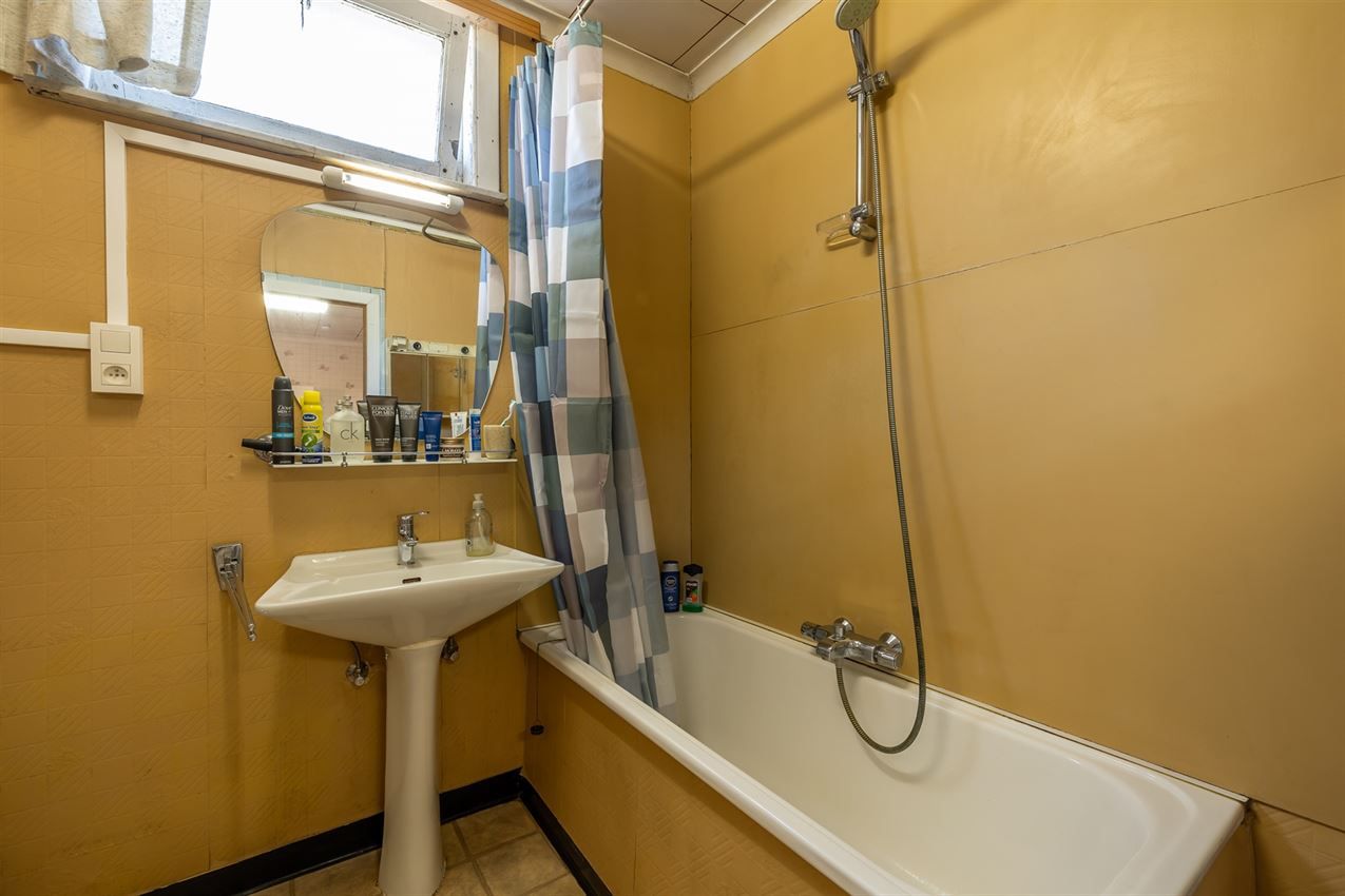 robuuste te renoveren woning op 11a10ca foto 16