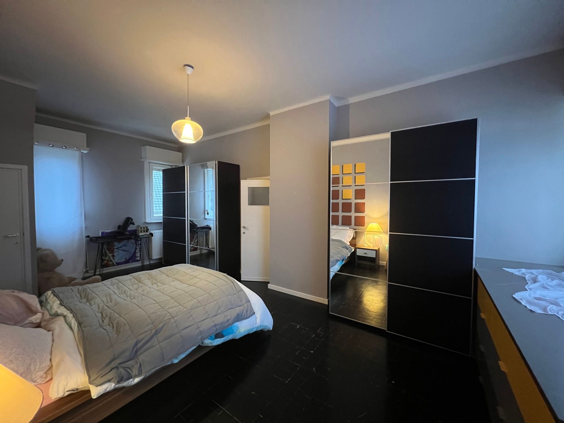 Ruime deels gerenoveerde villa met eclectische architectuur  foto 20