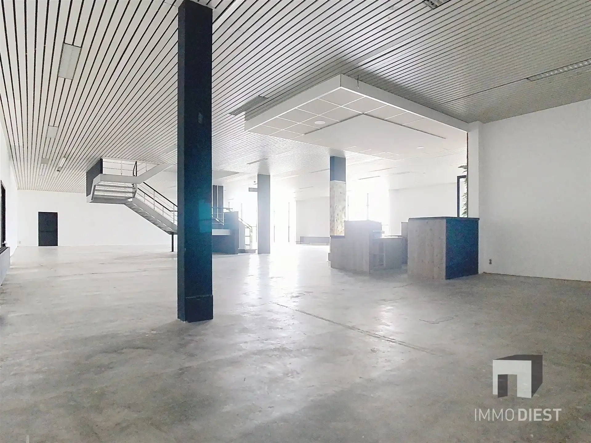 Handelspand van 1181m2 met ruime parking langs verbindingsweg foto 8