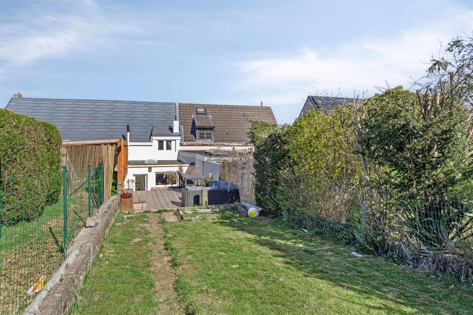 Volledig gerenoveerde woning met 3 slaapkamers, garage en prachtige tuin foto 23