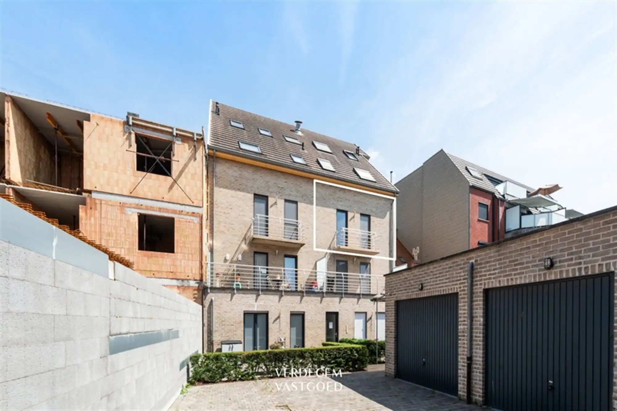 Energiezuinig en gezellig appartement met 2 slaapkamers en garage op de mooie Lindenlaan foto 2