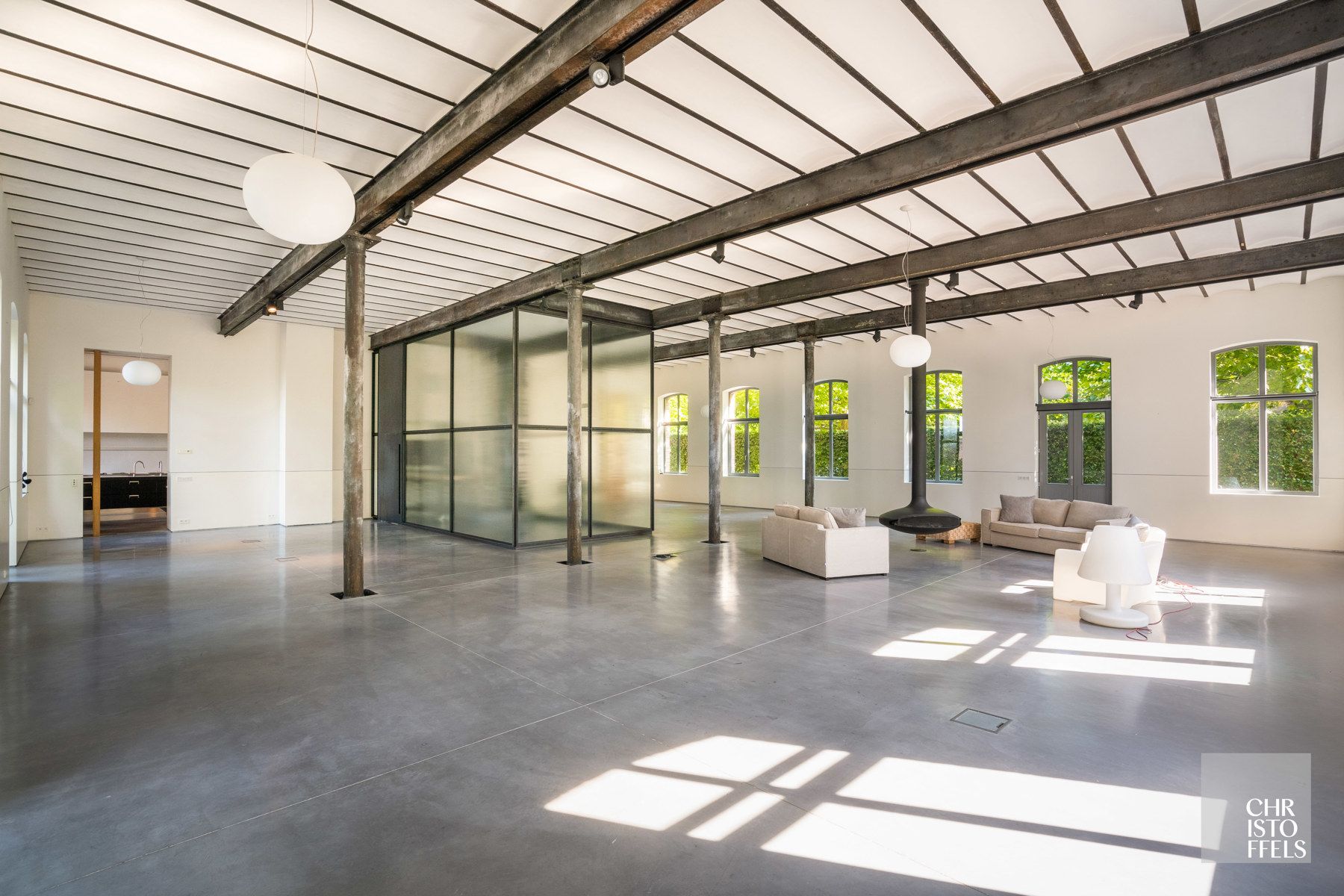 Industrieel erfgoed getransformeerd tot exclusieve loft met een woon/werkoppervlakte van 1.056m²!  foto 3