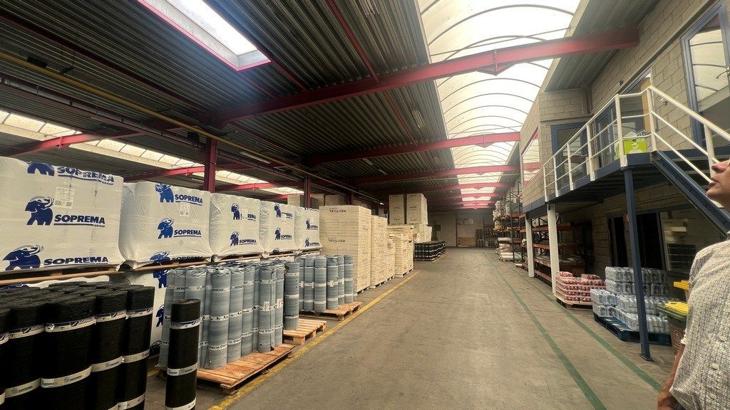 Bedrijfsgebouw met rolbrug te huur nabij centrum van Gent foto 5